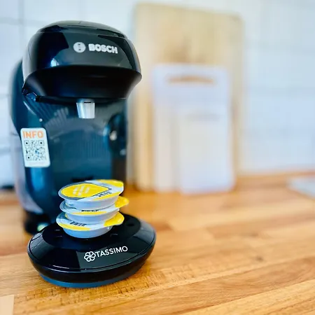 Stoetteritz - 3 - 6 People - 5 Beds - Balcony - Great Public Transport 11 Minutes To The * Leipzig