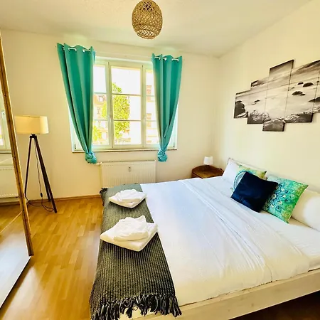 Stoetteritz - 3 - 6 People - 5 Beds - Balcony - Great Public Transport 11 Minutes To The