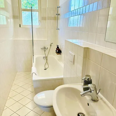 Stoetteritz - 3 - 6 People - 5 Beds - Balcony - Great Public Transport 11 Minutes To The Leipzig