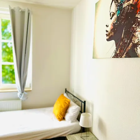 Appartement Stoetteritz - 3 - 6 People - 5 Beds - Balcony - Great Public Transport 11 Minutes To The