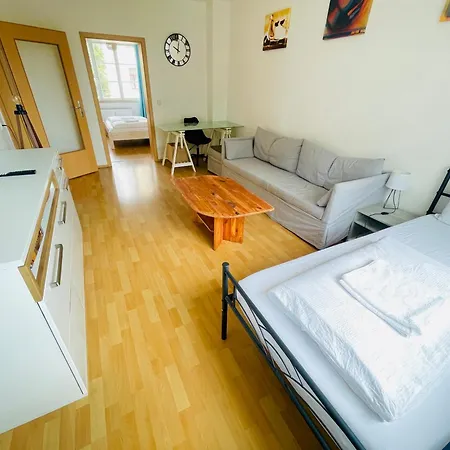 Stoetteritz - 3 - 6 People - 5 Beds - Balcony - Great Public Transport 11 Minutes To The Leipzig