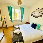 Stoetteritz - 3 - 6 People - 5 Beds - Balcony - Great Public Transport 11 Minutes To The
