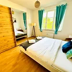 Apartment Stoetteritz - 3 - 6 People - 5 Beds - Balcony - Great Public Transport 11 Minutes To The