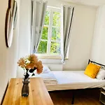 Stoetteritz - 3 - 6 People - 5 Beds - Balcony - Great Public Transport 11 Minutes To The Apartment Leipzig