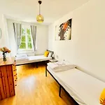 Stoetteritz - 3 - 6 People - 5 Beds - Balcony - Great Public Transport 11 Minutes To The
