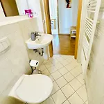 Stoetteritz - 3 - 6 People - 5 Beds - Balcony - Great Public Transport 11 Minutes To The *