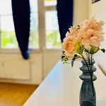 Stoetteritz - 3 - 6 People - 5 Beds - Balcony - Great Public Transport 11 Minutes To The * Leipzig