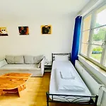 Apartment Stoetteritz - 3 - 6 People - 5 Beds - Balcony - Great Public Transport 11 Minutes To The Leipzig