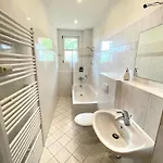 Stoetteritz - 3 - 6 People - 5 Beds - Balcony - Great Public Transport 11 Minutes To The