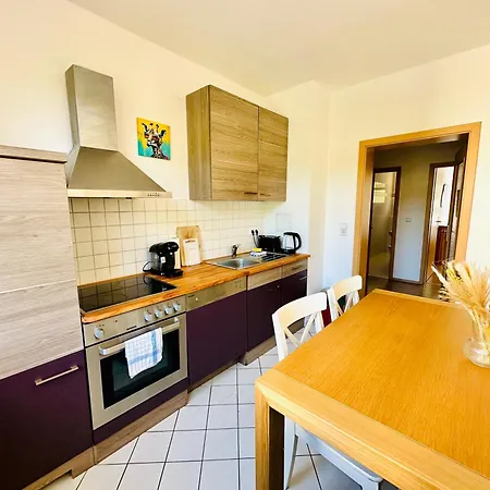 Stoetteritz - 3 - 6 People - 5 Beds - Balcony - Great Public Transport 11 Minutes To The Διαμέρισμα