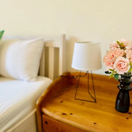 Stoetteritz - 3 - 6 People - 4 Beds - Balcony - Great Public Transport 11 Minutes To The Apartment Leipzig