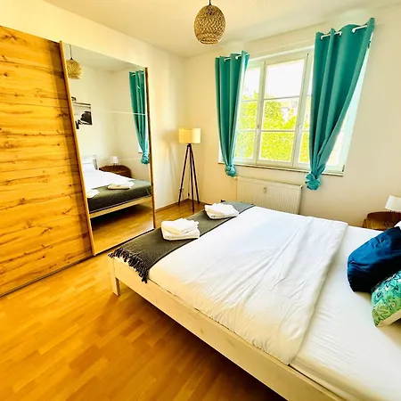 Daire Stoetteritz - 3 - 6 People - 5 Beds - Balcony - Great Public Transport 11 Minutes To The