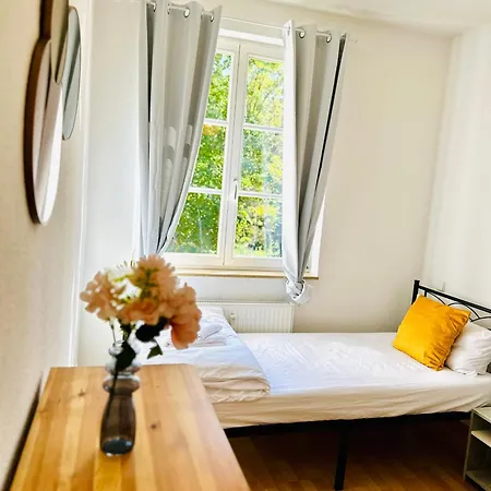 Stoetteritz - 3 - 6 People - 5 Beds - Balcony - Great Public Transport 11 Minutes To The Daire Leipzig