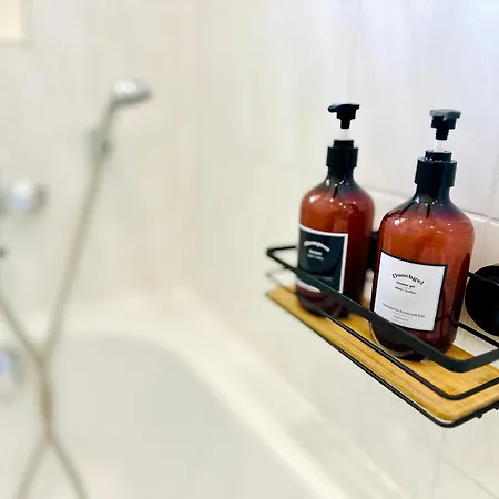 Stoetteritz - 3 - 6 People - 5 Beds - Balcony - Great Public Transport 11 Minutes To The