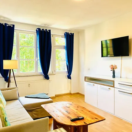 Stoetteritz - 3 - 6 People - 4 Beds - Balcony - Great Public Transport 11 Minutes To The *