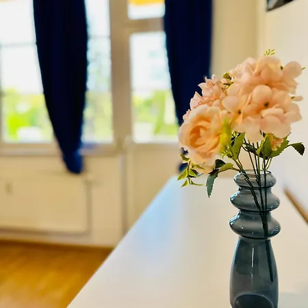 Stoetteritz - 3 - 6 People - 4 Beds - Balcony - Great Public Transport 11 Minutes To The * Leipzig