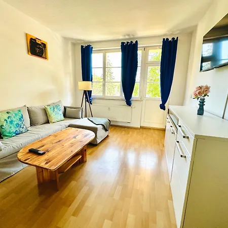 Stoetteritz - 3 - 6 People - 4 Beds - Balcony - Great Public Transport 11 Minutes To The *