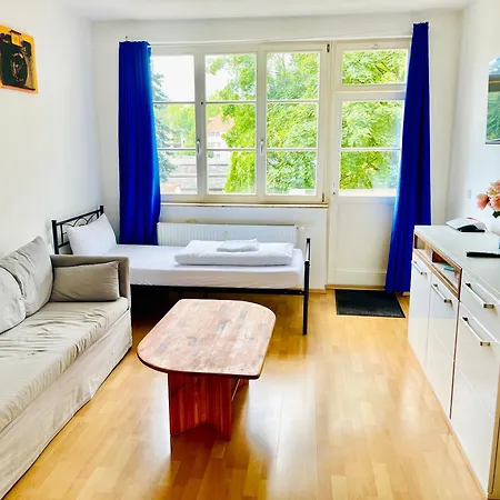 Stoetteritz - 3 - 6 People - 5 Beds - Balcony - Great Public Transport 11 Minutes To The