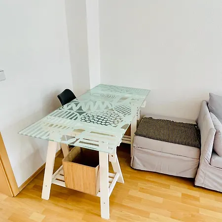 Apartamento Stoetteritz - 3 - 6 People - 5 Beds - Balcony - Great Public Transport 11 Minutes To The Leipzig