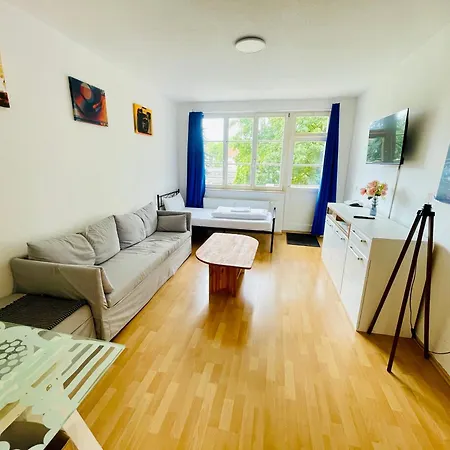 Stoetteritz - 3 - 6 People - 5 Beds - Balcony - Great Public Transport 11 Minutes To The Apartamento *