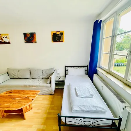Daire Stoetteritz - 3 - 6 People - 5 Beds - Balcony - Great Public Transport 11 Minutes To The Leipzig