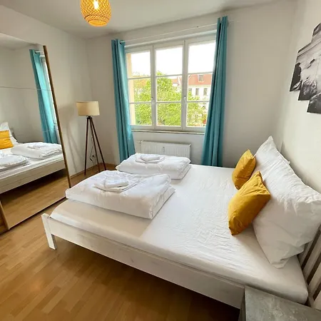 Stoetteritz - 3 - 6 People - 5 Beds - Balcony - Great Public Transport 11 Minutes To The Appartement