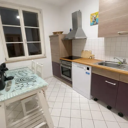 Stoetteritz - 3 - 6 People - 5 Beds - Balcony - Great Public Transport 11 Minutes To The *