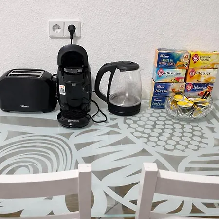 Stoetteritz - 3 - 6 People - 5 Beds - Balcony - Great Public Transport 11 Minutes To The *