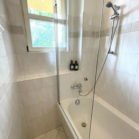 Stoetteritz - 3 - 6 People - 5 Beds - Balcony - Great Public Transport 11 Minutes To The
