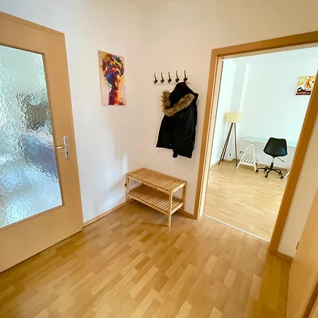 Stoetteritz - 3 - 6 People - 5 Beds - Balcony - Great Public Transport 11 Minutes To The Διαμέρισμα *