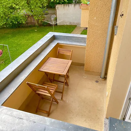 Daire Stoetteritz - 3 - 6 People - 5 Beds - Balcony - Great Public Transport 11 Minutes To The Leipzig