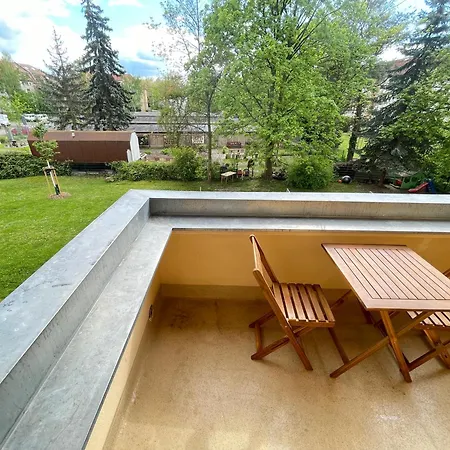 Stoetteritz - 3 - 6 People - 5 Beds - Balcony - Great Public Transport 11 Minutes To The *