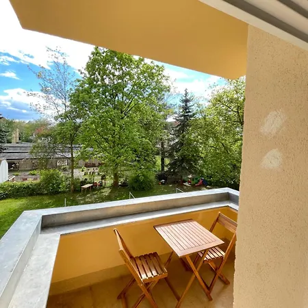 Daire Stoetteritz - 3 - 6 People - 5 Beds - Balcony - Great Public Transport 11 Minutes To The Leipzig