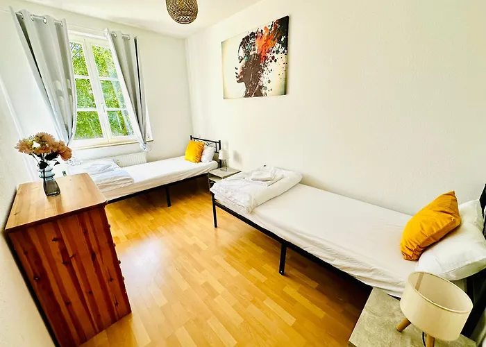 Stoetteritz - 3 - 6 People - 5 Beds - Balcony - Great Public Transport 11 Minutes To The Leipzig
