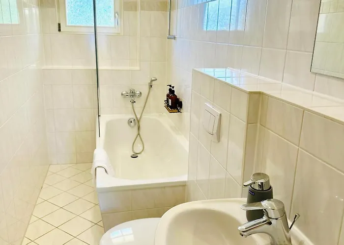 Stoetteritz - 3 - 6 People - 5 Beds - Balcony - Great Public Transport 11 Minutes To The Λειψία