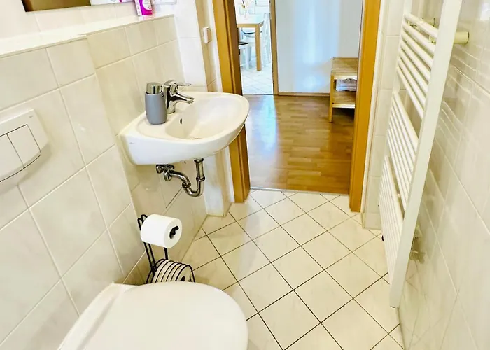 Stoetteritz - 3 - 6 People - 5 Beds - Balcony - Great Public Transport 11 Minutes To The *