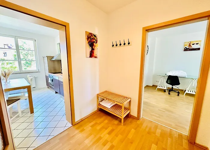 Stoetteritz - 3 - 6 People - 5 Beds - Balcony - Great Public Transport 11 Minutes To The *