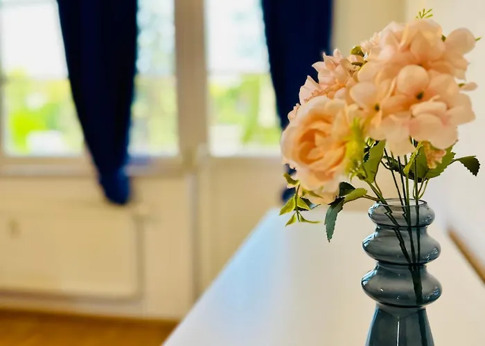 Stoetteritz - 3 - 6 People - 5 Beds - Balcony - Great Public Transport 11 Minutes To The * Leipzig