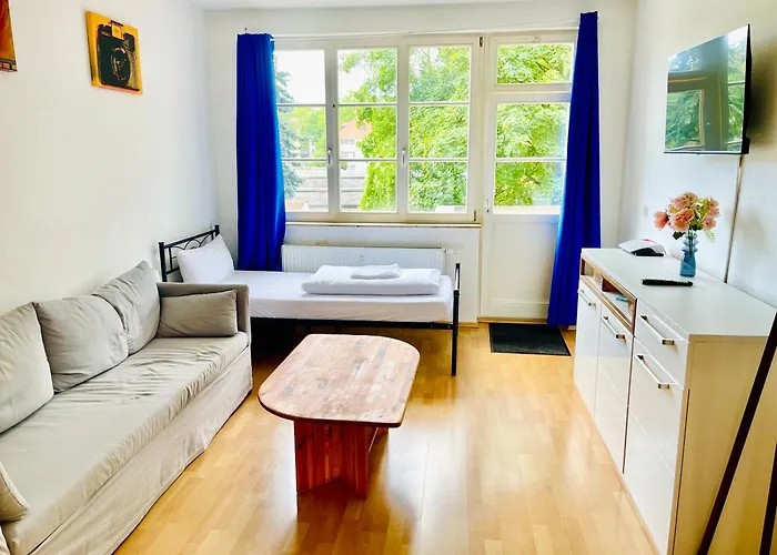 Stoetteritz - 3 - 6 People - 5 Beds - Balcony - Great Public Transport 11 Minutes To The