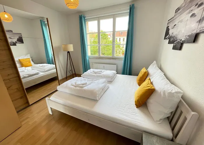 Stoetteritz - 3 - 6 People - 5 Beds - Balcony - Great Public Transport 11 Minutes To The Appartement