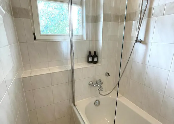 Stoetteritz - 3 - 6 People - 5 Beds - Balcony - Great Public Transport 11 Minutes To The